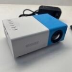 Proyector portátil mini con funda · foto 1