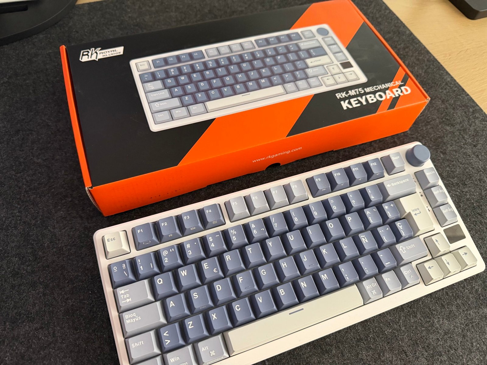 Teclado Mecánico Royal Kludge RK M75